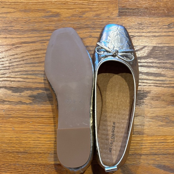 Gold Kelsi Dagger crinkle ballet flats, new with out tags! - Picture 6 of 6